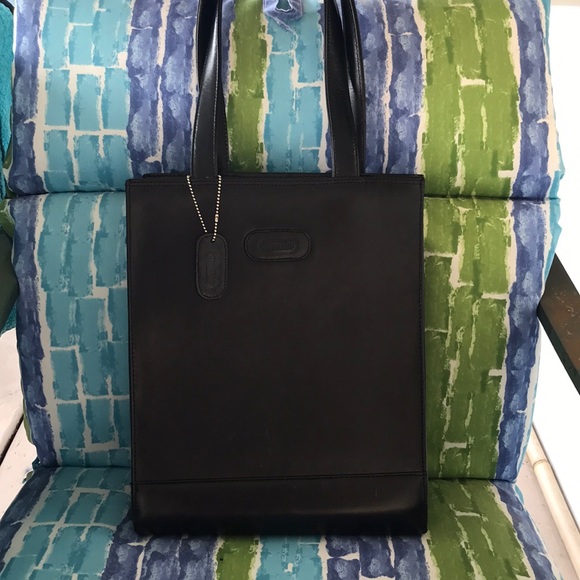 LEATHERBAY Handbags - LeatherBay Genuine Leather Black Bucket Purse EUC